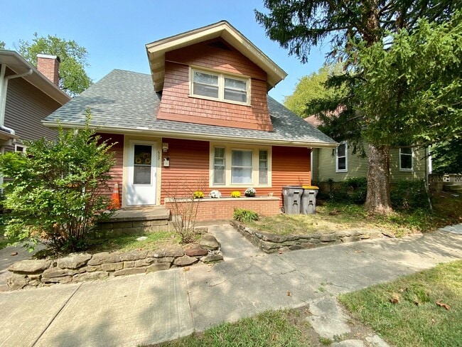 Building Photo - 609 E University St