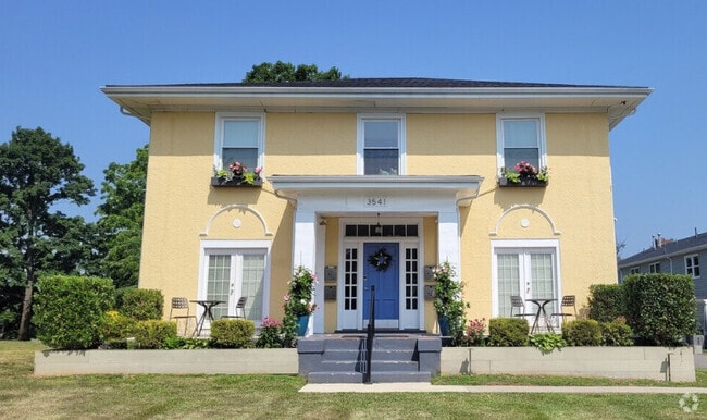 Building Photo - Villa Forte