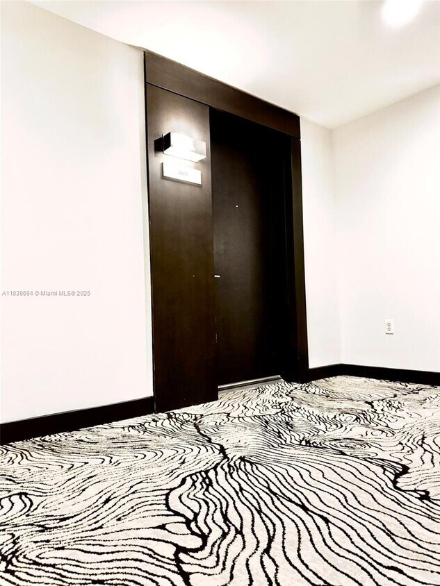 Foto principal - 900 Biscayne Blvd