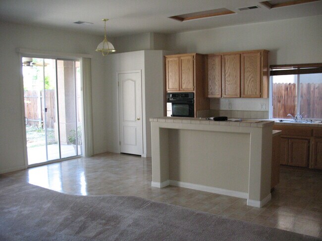 Foto del edificio - 10805 Snowcreek Falls Ave