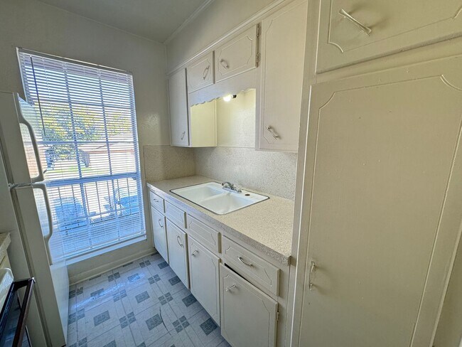 Foto del edificio - 224 Hold St