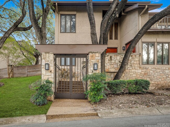 Building Photo - LUXURY MEDICAL CENTER TOWNHOME