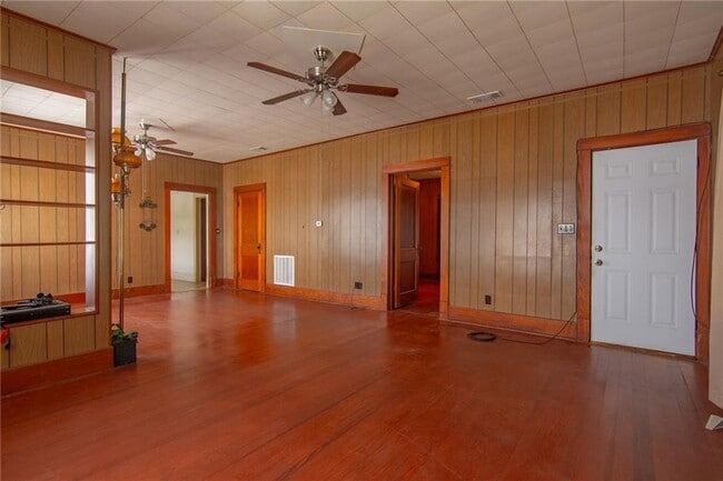 Building Photo - 2 Bedroom House in Brownwood ~ 1.4 Miles to Howard Payne University