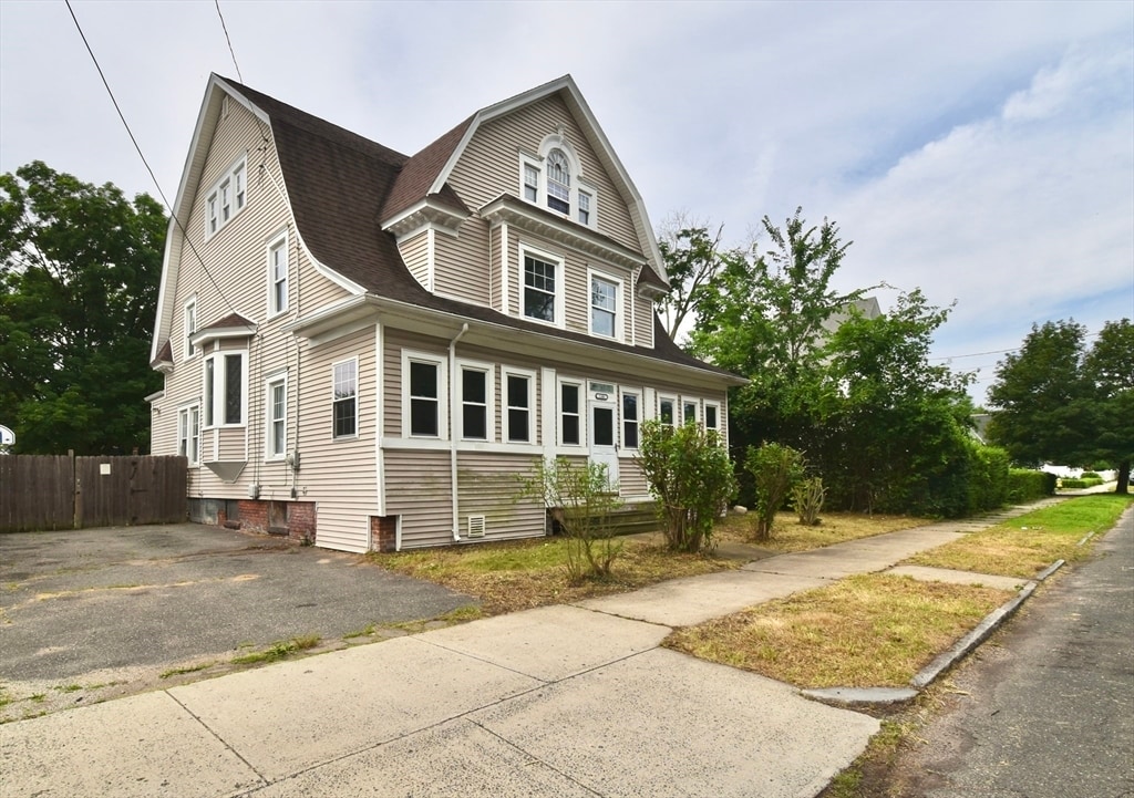 Primary Photo - 1103 Worcester St