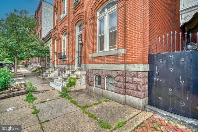 Building Photo - 210 Laurens St