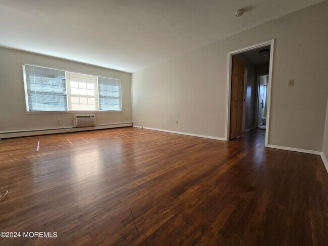 Foto del edificio - 66 Stonehurst Blvd