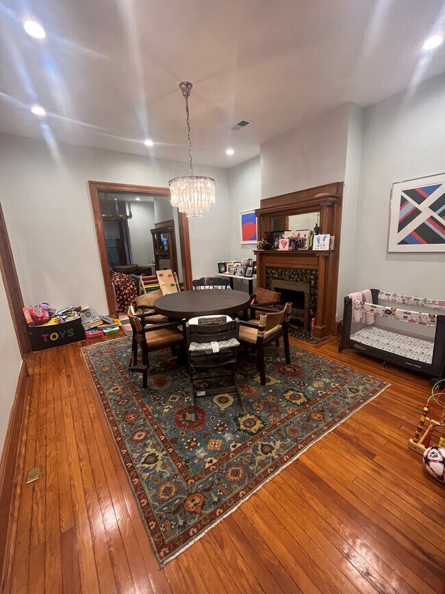Foto del edificio - 811 F St NE