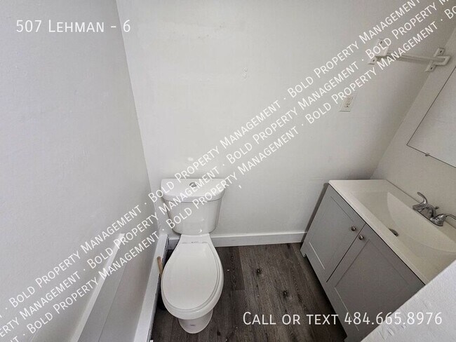 Building Photo - 507 Lehman-6