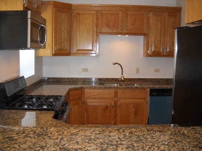 Interior Photo - 1137 E Hyde Park Blvd
