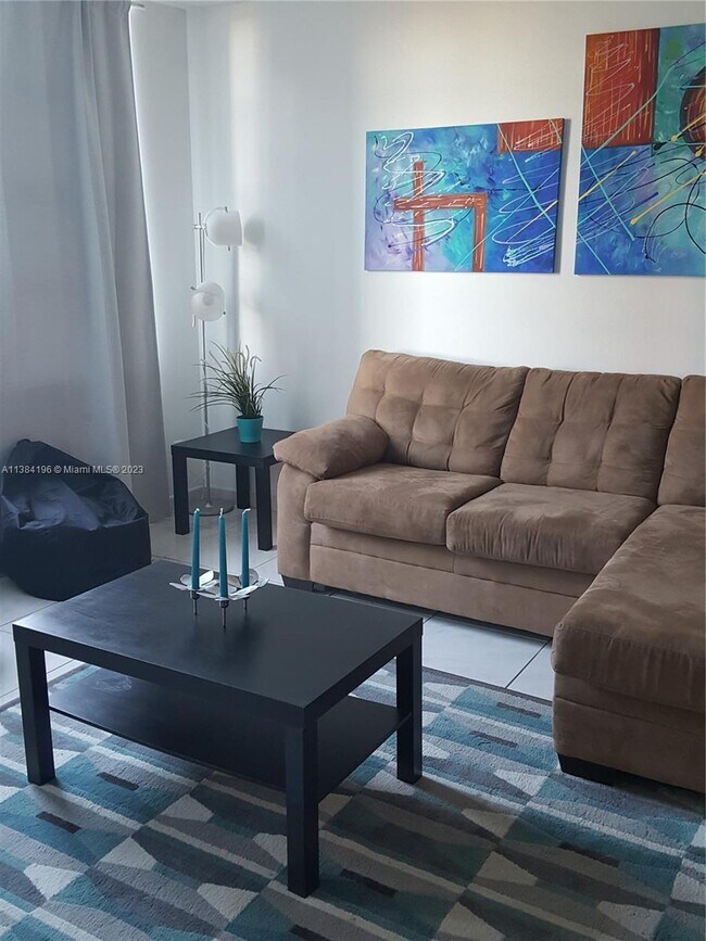 Foto del edificio - 5401 Collins Ave