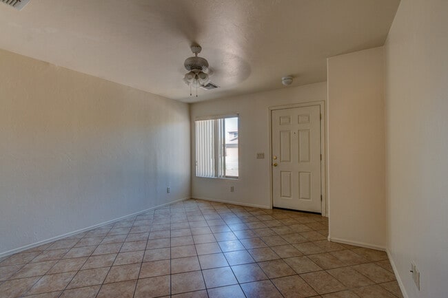 Building Photo - Unfurnished three bed home Los Arroyos