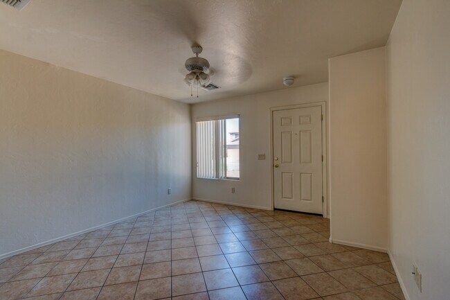 Foto del edificio - Unfurnished three bed home Los Arroyos