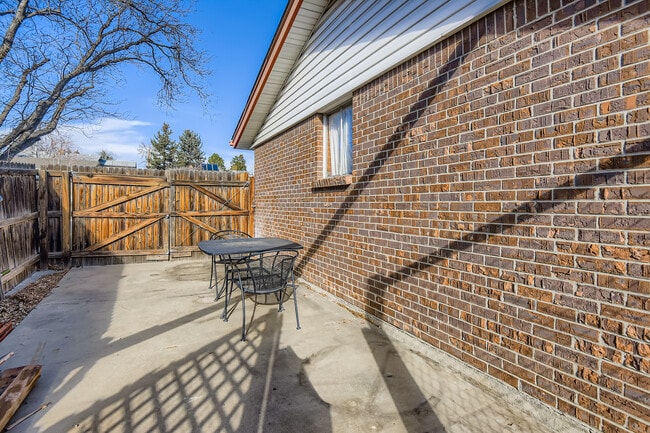 Private patio - 6336 W 71st Pl