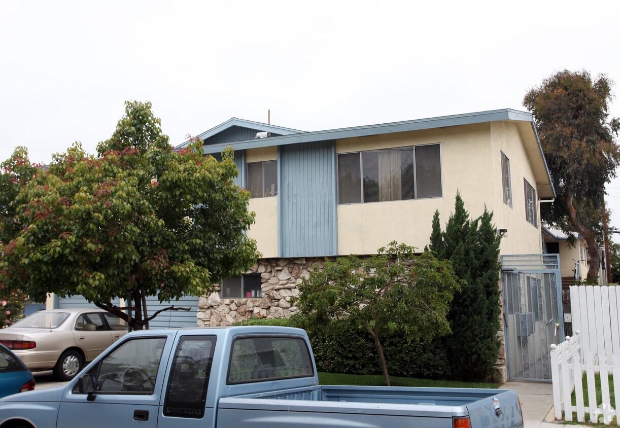 Foto del edificio - 2449 E 5th St