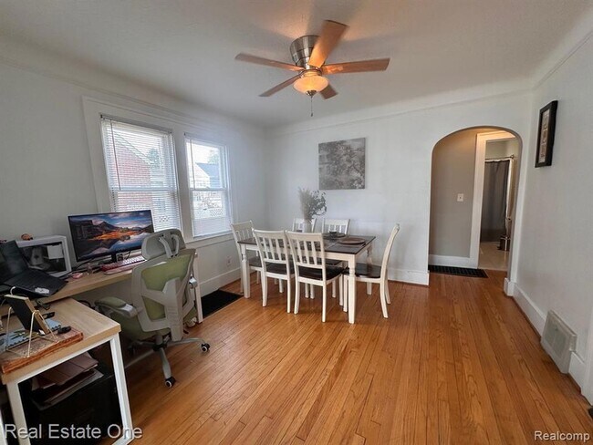 Foto del edificio - 122 W Houstonia Ave