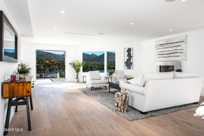 Foto del edificio - 290 Lake Sherwood Dr