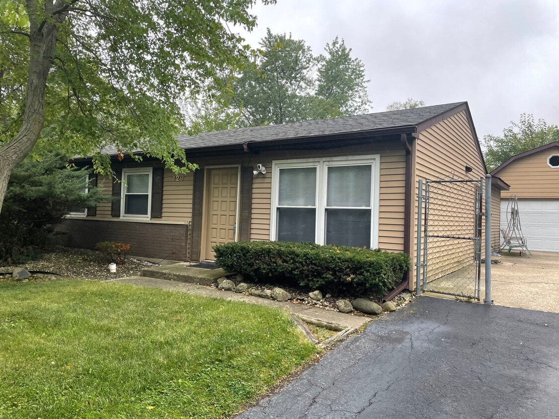 129 S Orchard Dr, Bolingbrook, IL 60440 House Rental in Bolingbrook