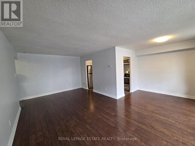 Photo du bâtiment - 30 Sunrise Ave