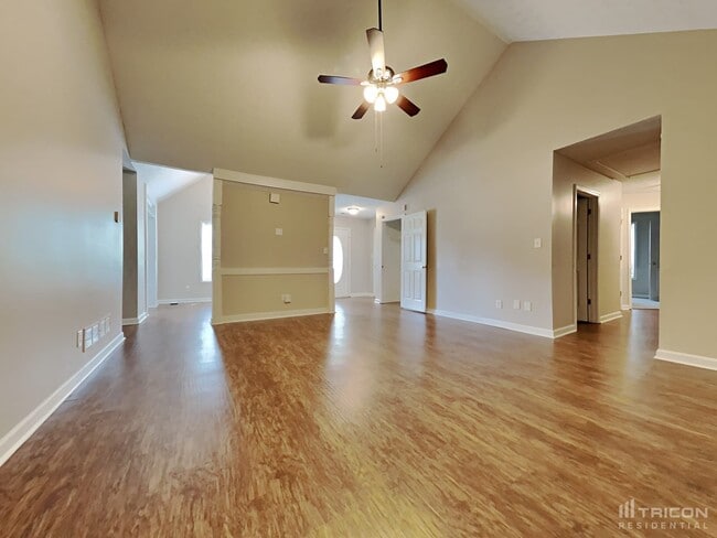 Foto del edificio - 408 Crested View Dr