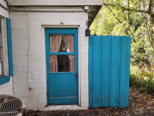 Building Photo - 1030 NE 9th St