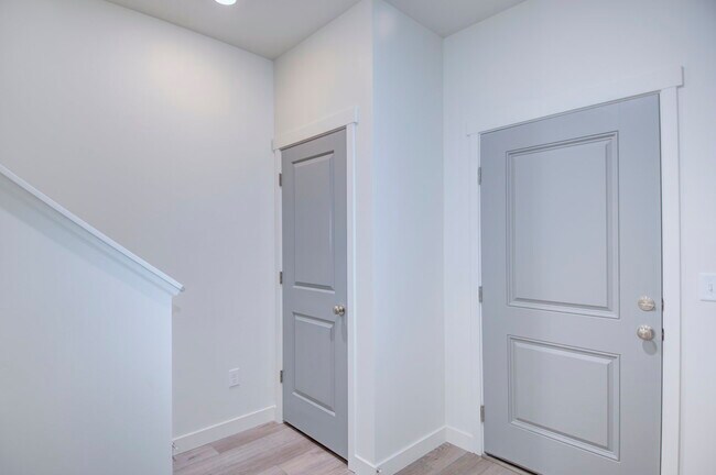 Building Photo - 967 W 540 S
