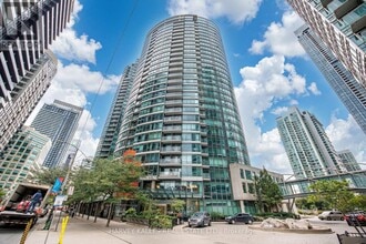 Building Photo - 373 Front St W
