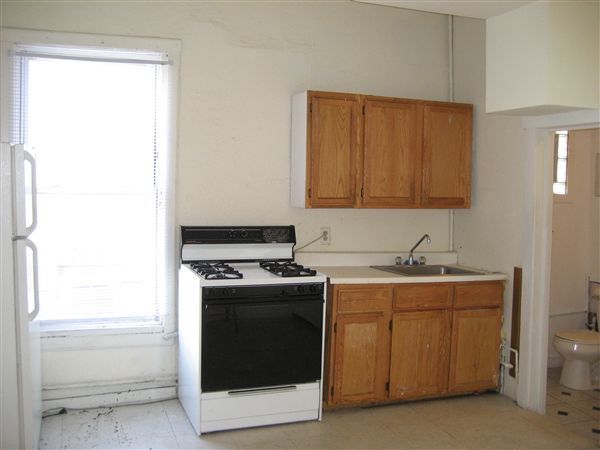 Foto del edificio - 1646 N Artesian Ave