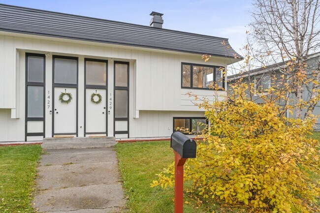 Building Photo - 1427 Columbine St