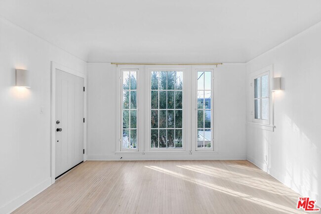Foto del edificio - 854 Hyperion Ave