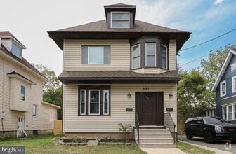 Building Photo - 231 E Knight Ave