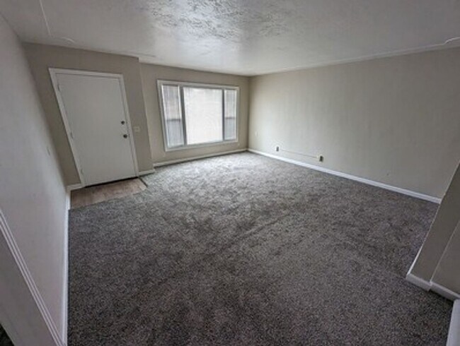 Building Photo - 1250 W 25th St