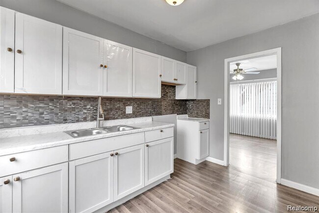 Foto del edificio - 15852 Washburn St