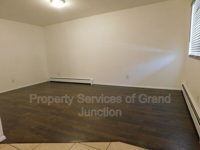 Foto del edificio - 3292 Lombardy Ln