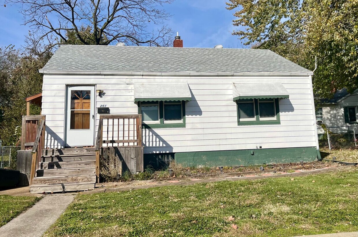 Primary Photo - Two Bedroom house in East Alton