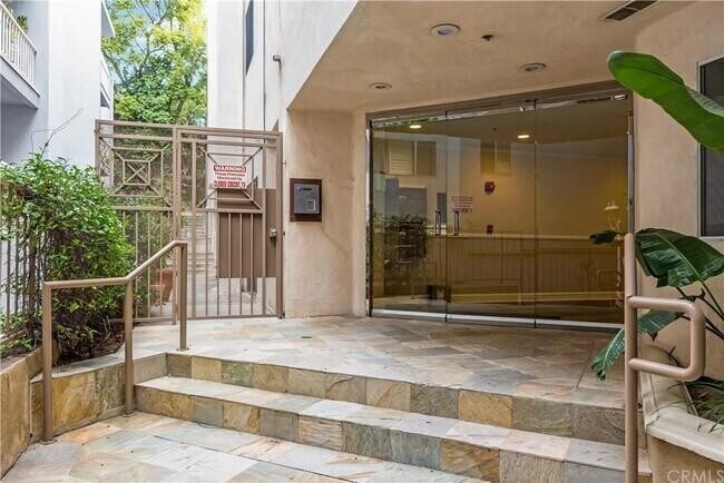 Exterior Entry - 1722 Malcolm Ave