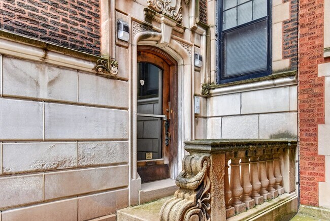 Foto del edificio - 6815 S Crandon Ave