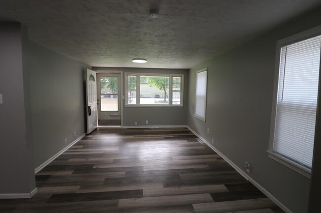 Building Photo - 1324 N 5th St