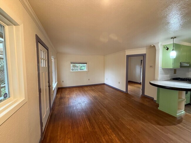Foto del edificio - 3 Bedroom/ 2 bathroom Home in Cotati