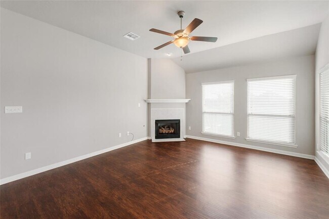 Building Photo - 1077 Venice Dr
