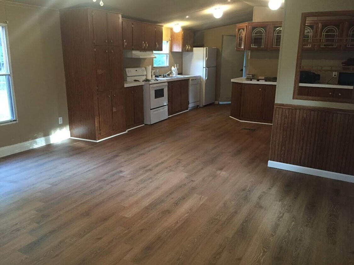 Building Photo - 3 Bed 2 Bath Trailer in Hackett