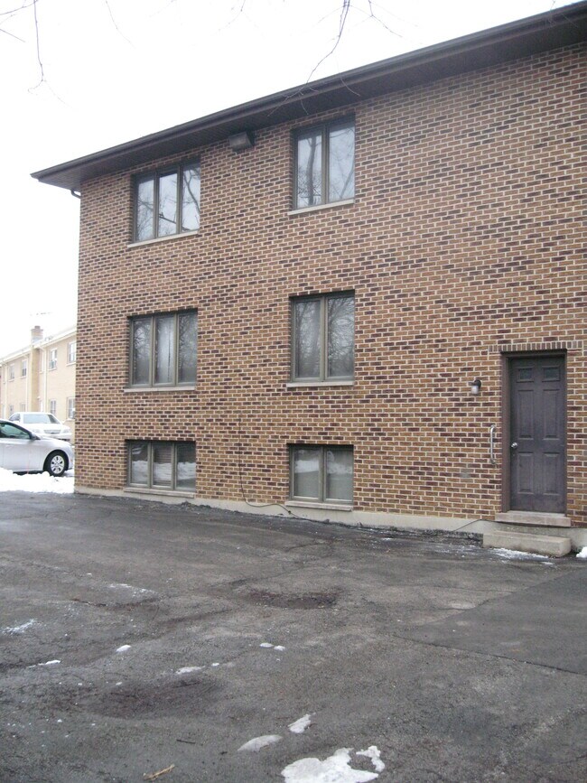 Building Photo - 453 Burlington Ave
