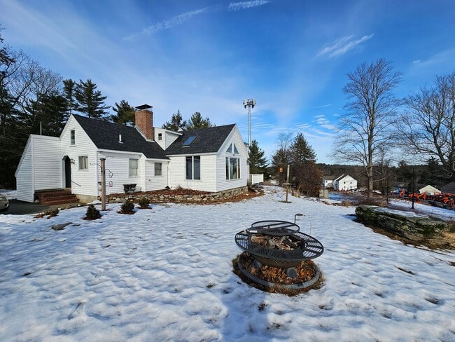 Building Photo - 4 Bedroom, 2.5 Bath House for Rent