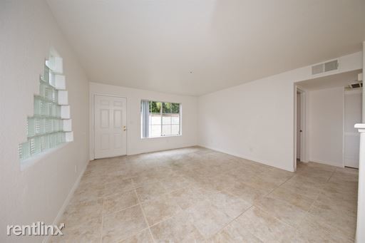 Building Photo - 665 Ascot Dr