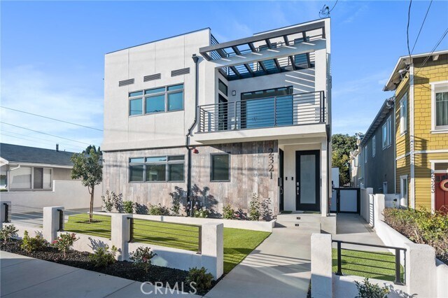 Building Photo - 2321 Vanderbilt Ln
