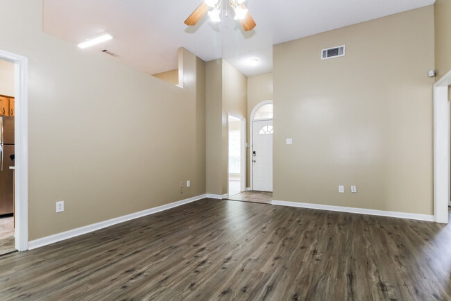 Building Photo - 5591 Walden Ridge Dr