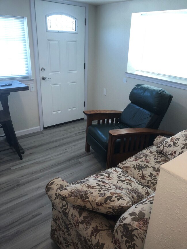 Living Area - 1207 18 Rd