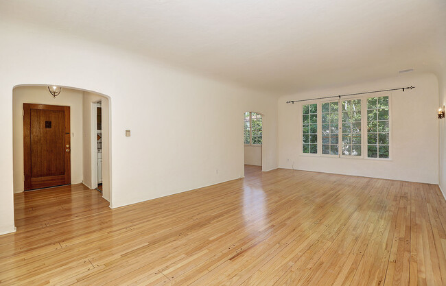 living - 1345 N Hayworth Ave