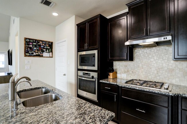 Foto del edificio - 4710 Camlann Ct