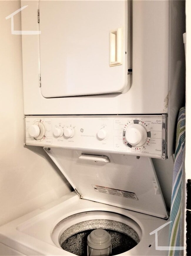 Photo - 2 bed steps to NorthEastern Apartment