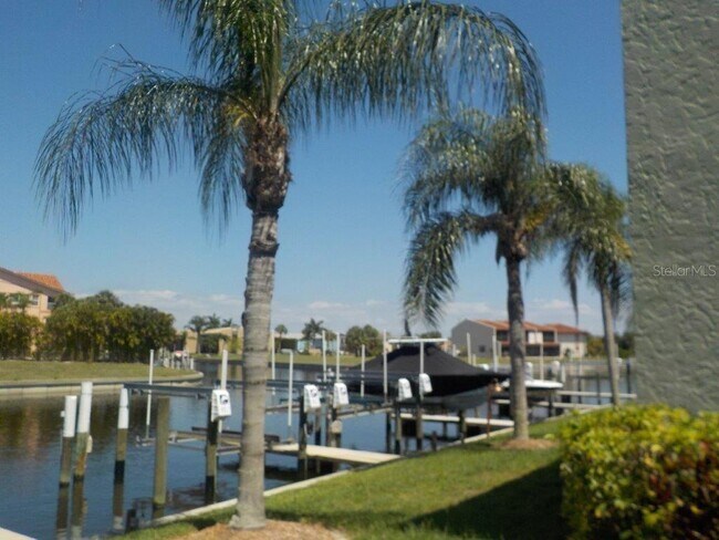 Building Photo - 1400 Mineo Dr